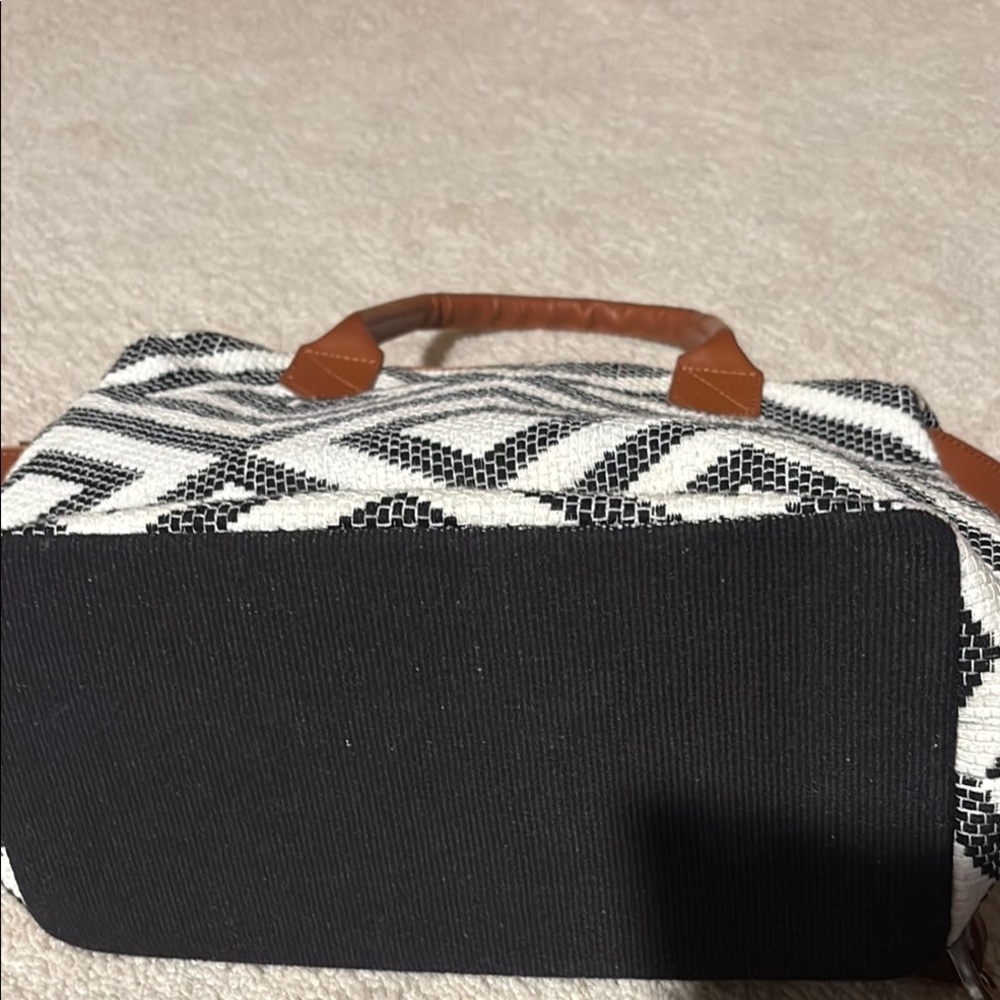 Black and White Geometric Satchel with Leather Accents - Picture 7 of 12